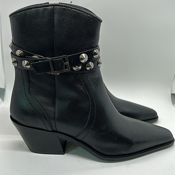 Zara NWT Black Leather Studded Heel Ankle
Booties Shoes **Size 39/US 8**🔥🔥 - Picture 3 of 7